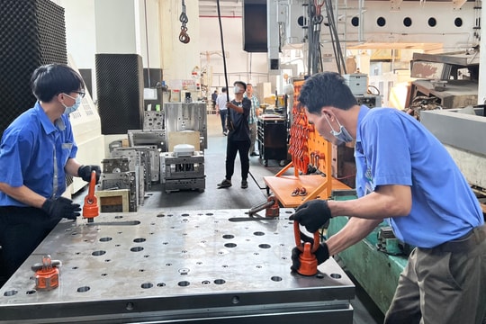 Phòng cháy chữa cháy nhiều phi lý: Doanh nghiệp như ngồi trên lửa