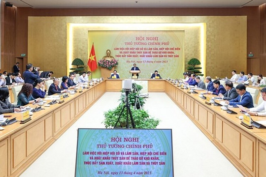 Thủ tướng Phạm Minh Chính chỉ đạo giảm lãi suất vay hỗ trợ doanh nghiệp xuất khẩu