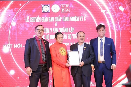 Câu lạc bộ Doanh nhân họ Trần ra mắt ban chấp hành nhiệm kỳ 8 Câu lạc bộ Doanh nhân họ Trần ra mắt ban chấp hành nhiệm kỳ 8
