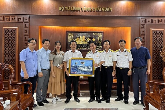 Hội Doanh nghiệp Cơ khí - Điện TP.HCM thăm Bộ Tư lệnh Vùng 2 Hải quân