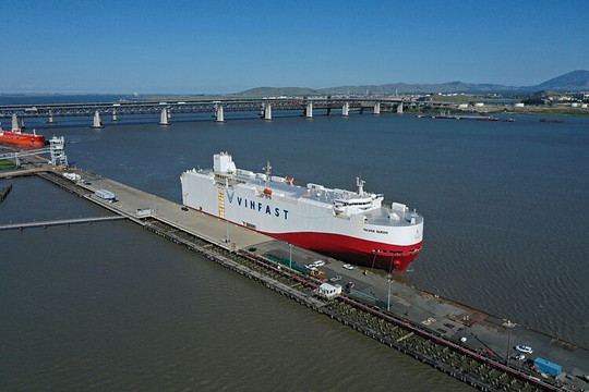 VinFast VF 8 cập cảng Mỹ: Khẳng định chiến lược kinh doanh, cam kết nghiêm túc với khách hàng
