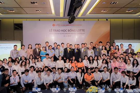Quỹ học bổng Lotte trao học bổng cho sinh viên Việt Nam sau 4 năm gián đoạn