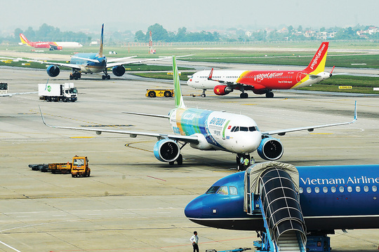 Lượng hành khách qua đường hàng không 5 tháng tăng gần 40%