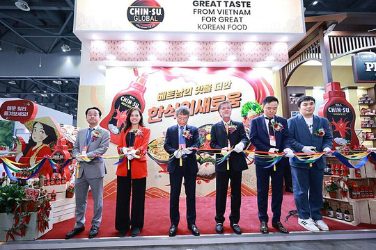 Chin-su gây ấn tượng mạnh mẽ với bộ gia vị và phở tại sự kiện ẩm thực quốc tế Seoul Food 2023
