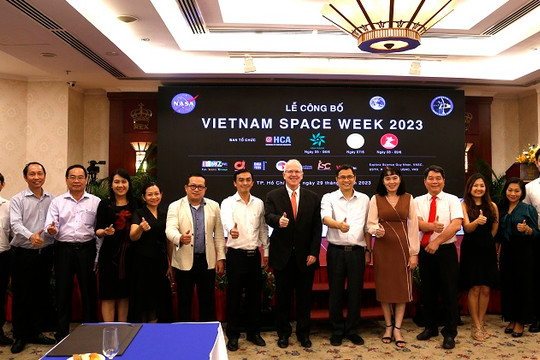 Tuần lễ NASA Việt Nam: Truyền cảm hứng cho thế hệ trẻ bằng các câu chuyện của phi hành gia