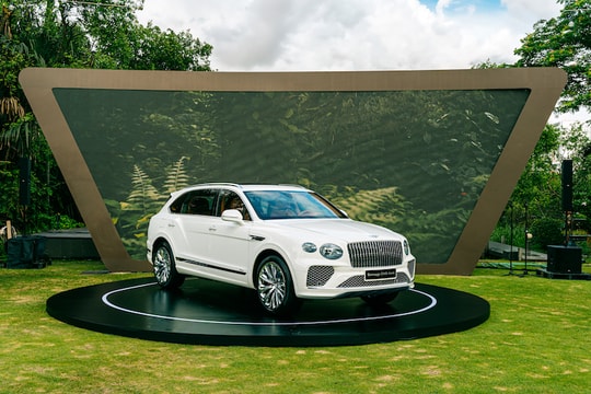 Bentley Bentayga EWB Azure ra mắt tại Việt Nam, giá gần 21 tỷ đồng
