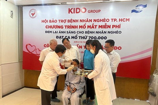 Ca phẫu thuật mắt thứ 700.000 của Hội Bảo trợ Bệnh nhân nghèo TP.HCM