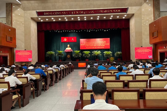 Gương mẫu, tự giác, trách nhiệm trong học tập và làm theo Bác Gương mẫu, tự giác, trách nhiệm trong học tập và làm theo Bác