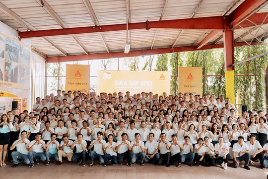 Nhóm Tình nguyện Xanh và Sika Việt Nam chung tay sửa chữa trường tiểu học Đông Hải