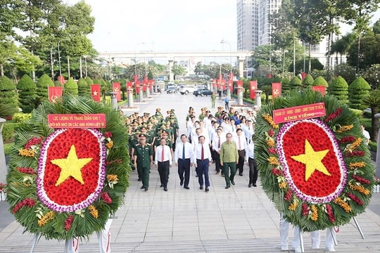 Đoàn đại biểu TP.HCM dâng hương tưởng niệm anh hùng liệt sĩ Đoàn đại biểu TP.HCM dâng hương tưởng niệm anh hùng liệt sĩ