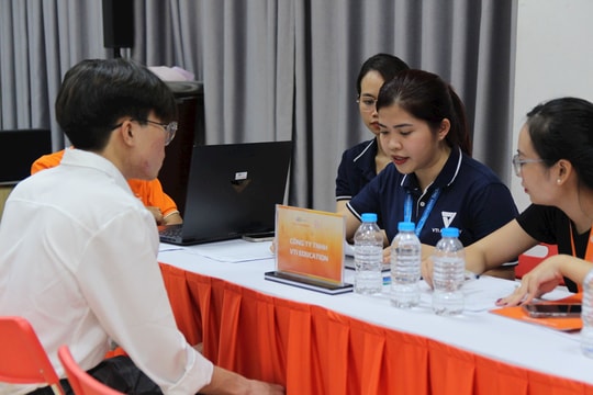 Hàng trăm doanh nghiệp tham gia ngày hội việc làm Job Fair 2023 của FPT Polytechnic