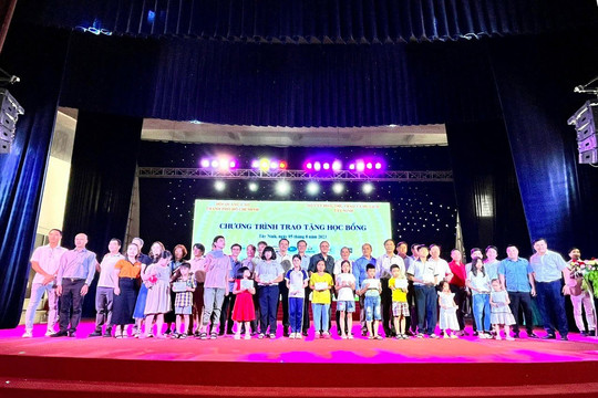 HAA trao học bổng cho con em ngành văn hóa, thể thao, du lịch tỉnh Tây Ninh