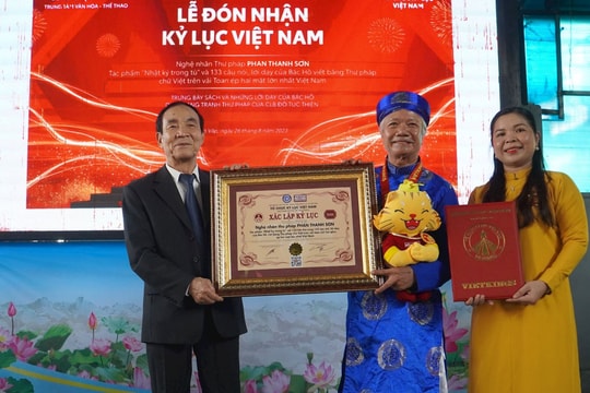 Thư pháp “Nhật ký trong tù” của nghệ nhân Phan Thanh Sơn xác lập kỷ lục Việt Nam