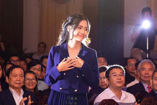 Hoa hậu Nguyễn Thanh Hà gửi lời chúc mừng các doanh nhân truyền cảm hứng 2023