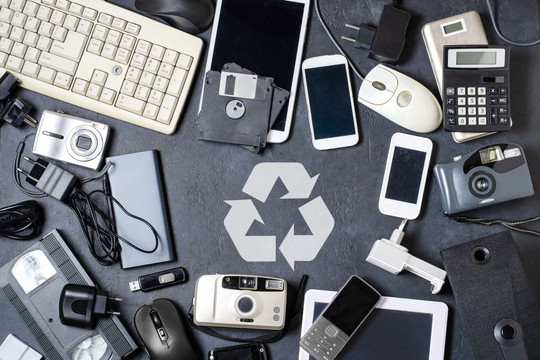 Thế giới bỏ phí gần 10 tỷ USD kim loại quý trong rác thải điện tử
