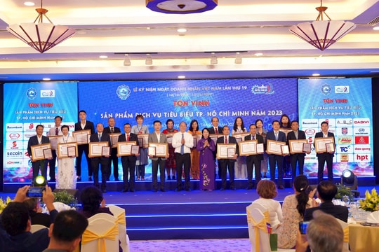 Tôn vinh 100 sản phẩm, dịch vụ tiêu biểu TP.HCM năm 2023