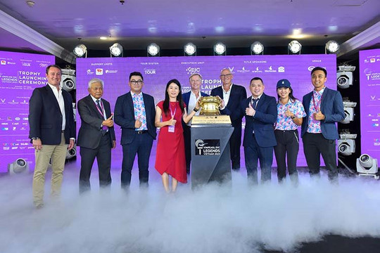 Ra mắt cúp chính thức của Giải golf Vinpearl DIC Legends Vietnam 2023