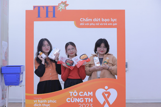 Chung tay vì hạnh phúc của phụ nữ và trẻ em Việt Nam