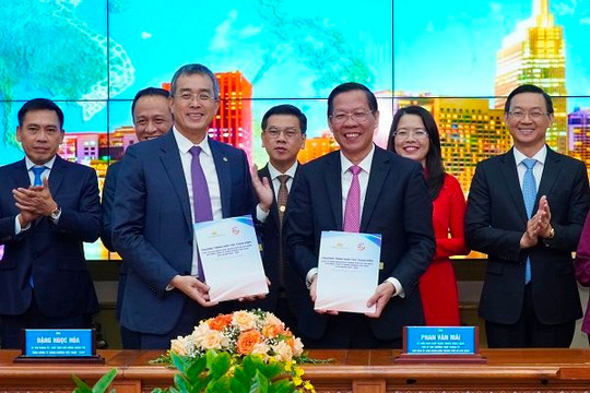 Vietnam Airlines ký kết hợp tác toàn diện với UBND TP.HCM