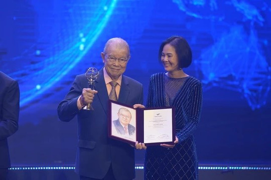 GS. TS. Võ Tòng Xuân trở thành nhà khoa học Việt Nam đầu tiên nhận giải thưởng VinFuture 2023