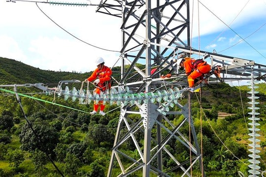 Bất chấp khó khăn về tài chính, EVN vẫn nỗ lực để đảm bảo cung ứng điện năm 2024 Bất chấp khó khăn về tài chính, EVN vẫn nỗ lực để đảm bảo cung ứng điện năm 2024