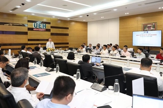 Dự báo kinh tế TP.HCM sẽ phục hồi mạnh trong quý II/2024, tăng trưởng GRDP sẽ đạt 8% Dự báo kinh tế TP.HCM sẽ phục hồi mạnh trong quý II/2024, tăng trưởng GRDP sẽ đạt 8%