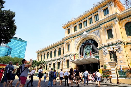 Ngành Du lịch TP.HCM phấn đấu đón 6 triệu lượt khách quốc tế trong năm 2024 Ngành Du lịch TP.HCM phấn đấu đón 6 triệu lượt khách quốc tế trong năm 2024