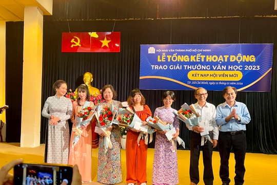 Hội Nhà văn TP.HCM tổng kết năm cũ, đón chào năm mới Hội Nhà văn TP.HCM tổng kết năm cũ, đón chào năm mới