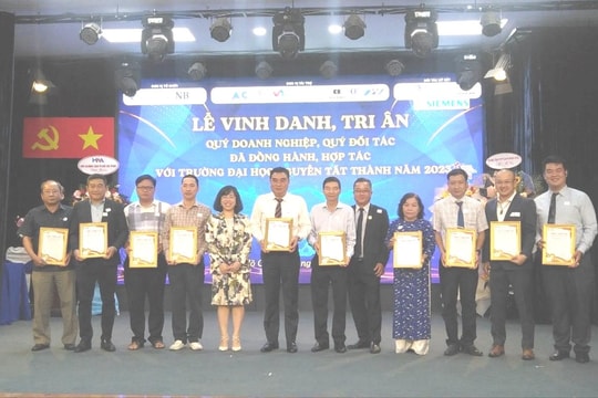 Câu lạc bộ Doanh nghiệp Đại học Nguyễn Tất Thành: Một năm bội thu và tầm nhìn hoạt động trong năm 2024 Câu lạc bộ Doanh nghiệp Đại học Nguyễn Tất Thành: Một năm bội thu và tầm nhìn hoạt động trong năm 2024