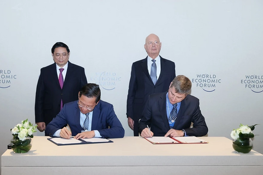 Chủ tịch Phan Văn Mãi ký thỏa thuận lập Trung tâm cách mạng công nghiệp lần 4 (C4IR) tại TP.HCM