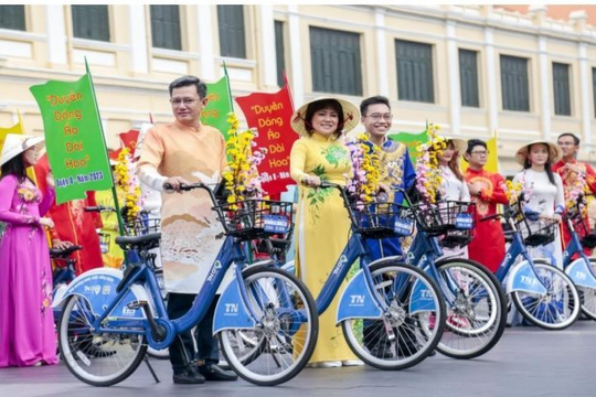 TP.HCM tổ chức Chợ Hoa Xuân “Trên bến dưới thuyền” trong Tết Giáp Thìn 2024 với nhiều chương trình hấp dẫn TP.HCM tổ chức Chợ Hoa Xuân “Trên bến dưới thuyền” trong Tết Giáp Thìn 2024 với nhiều chương trình hấp dẫn
