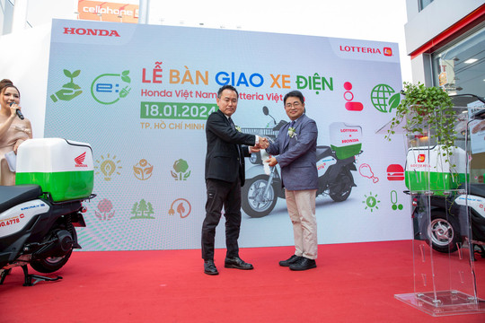 Honda Việt Nam bàn giao 100 xe máy điện giao hàng