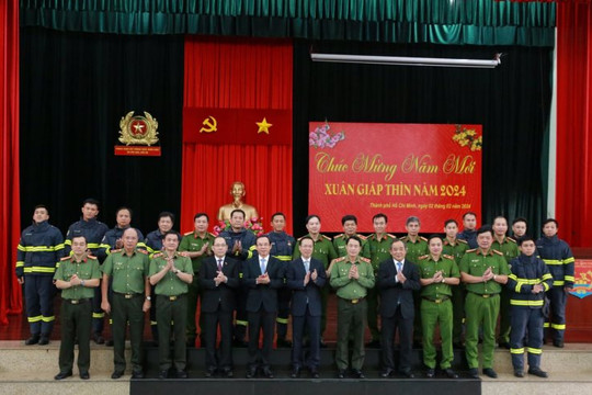 Chủ tịch nước Võ Văn Thưởng thăm và chúc Tết các chiến sĩ Công an TP.HCM