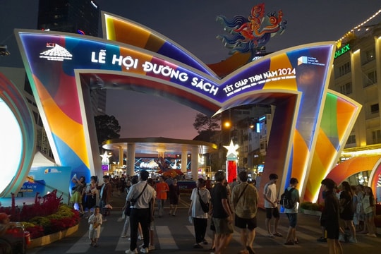 Lễ hội Đường sách Tết Giáp Thìn 2024 đạt doanh thu hơn 10 tỷ đồng Lễ hội Đường sách Tết Giáp Thìn 2024 đạt doanh thu hơn 10 tỷ đồng