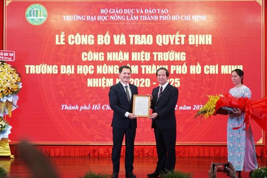 Bộ GD&ĐT trao quyết định công nhận Hiệu trưởng Trường Đại học Nông Lâm TP.HCM