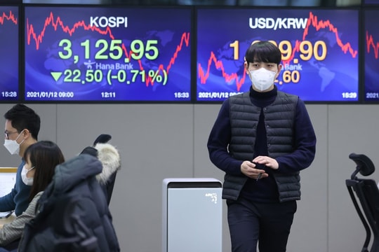 Nhiều nhà đầu tư thất vọng với kế hoạch hỗ trợ thị trường chứng khoán của Hàn Quốc Nhiều nhà đầu tư thất vọng với kế hoạch hỗ trợ thị trường chứng khoán của Hàn Quốc