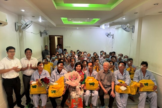 Doanh nhân Lê Thị Giàu giúp nhiều bệnh nhân nghèo tìm lại được ánh sáng