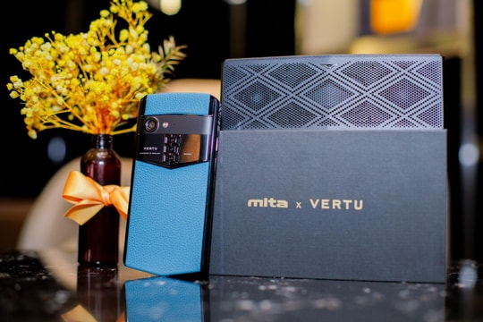 Xu hướng giới thượng lưu, doanh nhân Việt mua Vertu làm quà tặng dịp 8/3 Xu hướng giới thượng lưu, doanh nhân Việt mua Vertu làm quà tặng dịp 8/3