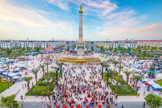 Xuất hiện toà tháp văn phòng mới tại phía Đông Hà Nội