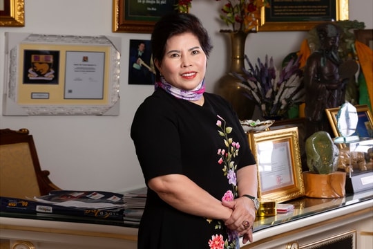 Nên cân nhắc kỹ việc xây dựng tượng đài doanh nhân Nên cân nhắc kỹ việc xây dựng tượng đài doanh nhân