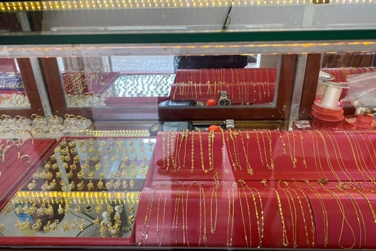 Đề xuất tính thuế VAT đối với hoạt động kinh doanh vàng bạc, đá quý Đề xuất tính thuế VAT đối với hoạt động kinh doanh vàng bạc, đá quý