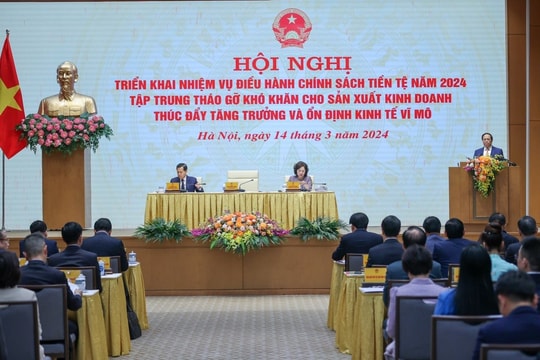 Thủ tướng và các doanh nghiệp tham gia thảo luận về chính sách tiền tệ, tháo gỡ khó khăn cho sản xuất, kinh doanh