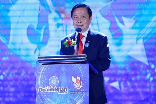 Còn quá sớm để xây dựng tượng đài doanh nhân!