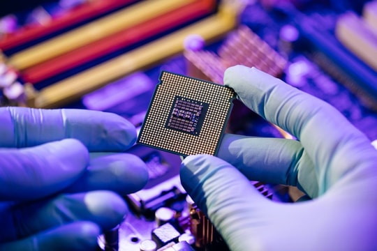 Chính quyền Mỹ quyết đầu tư khủng vào lĩnh vực chip và chất bán dẫn Chính quyền Mỹ quyết đầu tư khủng vào lĩnh vực chip và chất bán dẫn