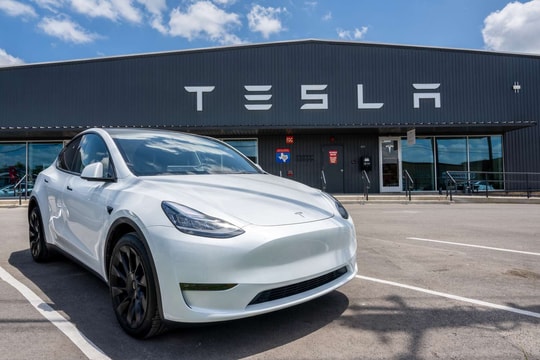 Tesla trở lại ngôi vị số một thế giới về xe điện