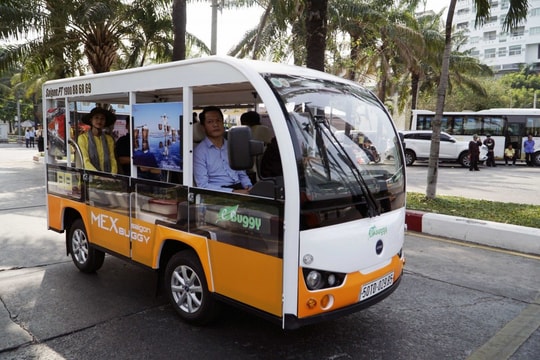 Thí điểm 70 xe điện phục vụ du khách tại TP.HCM