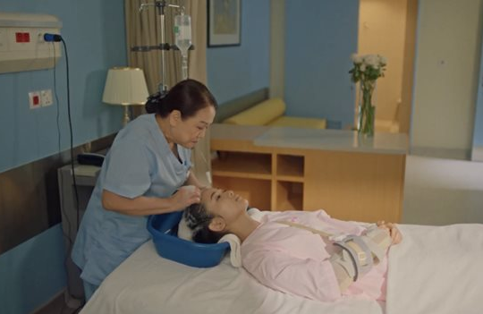 "Tôi xúc động vì lần đầu tiên có bộ phim về công việc thầm lặng của người điều dưỡng"