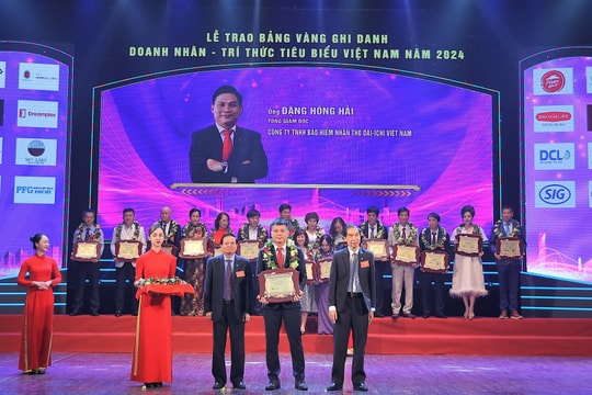 Dai-ichi Life Việt Nam nhận 2 giải thưởng “Doanh nghiệp vì quyền lợi người tiêu dùng”