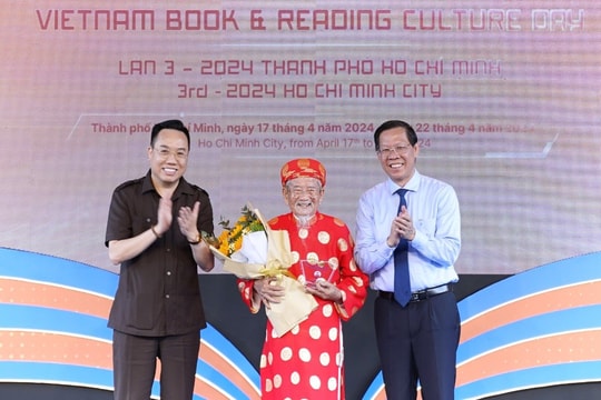 Nhà nghiên cứu Nguyễn Đình Tư trở thành đại sứ văn hóa đọc trọn đời của TP.HCM