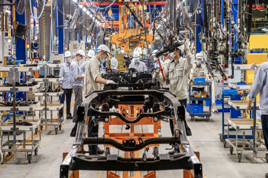 Xem xét giảm phí trước bạ ô tô sản xuất lắp ráp trong nước Xem xét giảm phí trước bạ ô tô sản xuất lắp ráp trong nước